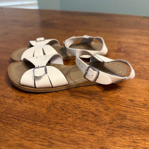 Salt water sandals by Hoy Kids White Sandals size 2 - Picture 6 of 9